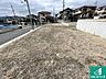 外観：周辺は落ち着いた街並みの住宅地！子育てがしやすい住環境です！まだ未完成ですが、現地でしかわからない事もございます。是非一度ご覧ください。