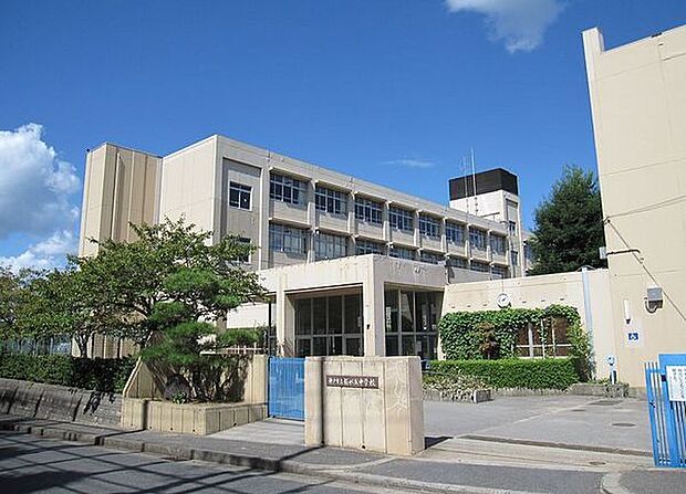 【中学校】神戸市立桜が丘中学校まで664ｍ
