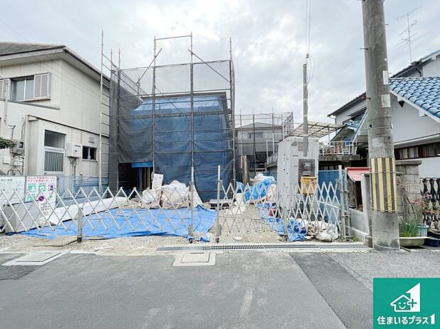 周辺は落ち着いた街並みの住宅地！子育てがしやすい住環境です！まだ未完成ですが、現地でしかわからない事もございます。是非一度ご覧ください。　