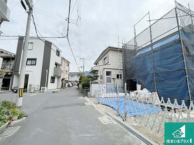 周辺は落ち着いた街並みの住宅地！子育てがしやすい住環境です！まだ未完成ですが、現地でしかわからない事もございます。是非一度ご覧ください。　