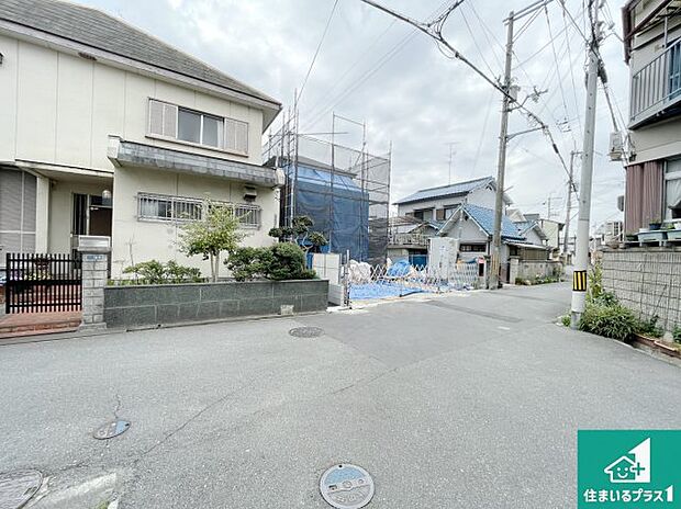 周辺は落ち着いた街並みの住宅地！子育てがしやすい住環境です！まだ未完成ですが、現地でしかわからない事もございます。是非一度ご覧ください。　