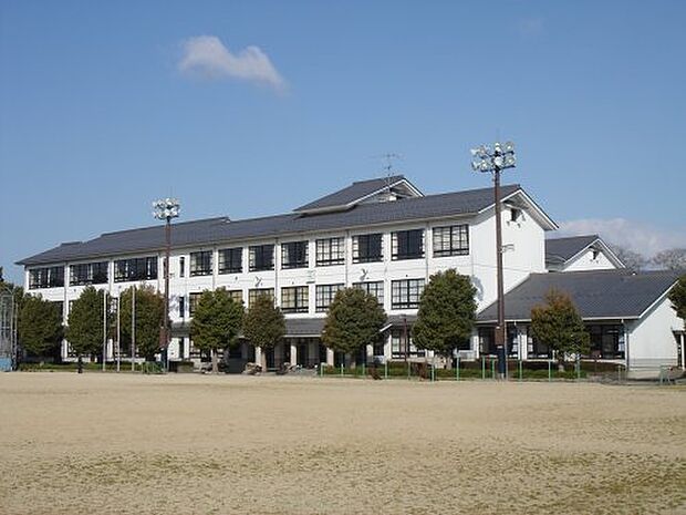 【小学校】近江八幡市立武佐小学校まで1000ｍ