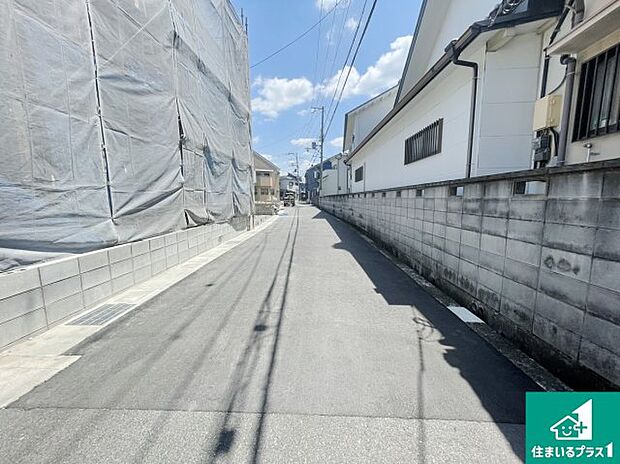 周辺は落ち着いた街並みの住宅地！子育てがしやすい住環境です！まだ未完成ですが、現地でしかわからない事もございます。是非一度ご覧ください。