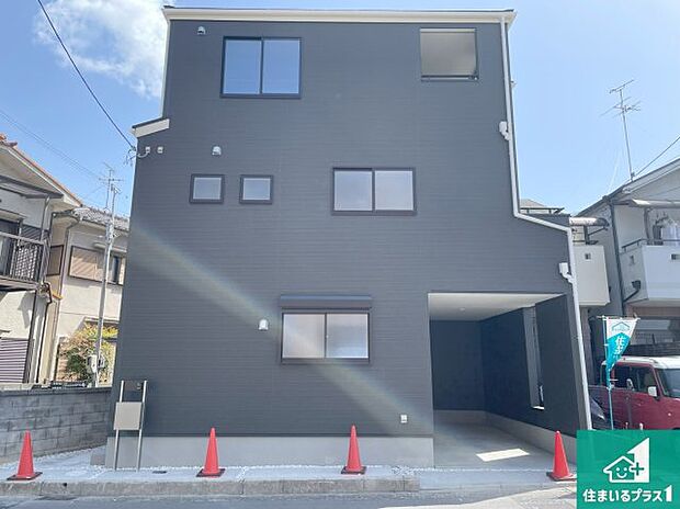 周辺は落ち着いた街並みの住宅地！子育てがしやすい住環境です！まだ未完成ですが、現地でしかわからない事もございます。是非一度ご覧ください。