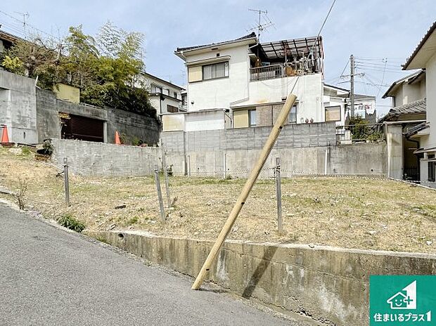 周辺は落ち着いた街並みの住宅地！子育てがしやすい住環境です！まだ未完成ですが、現地でしかわからない事もございます。是非一度ご覧ください。