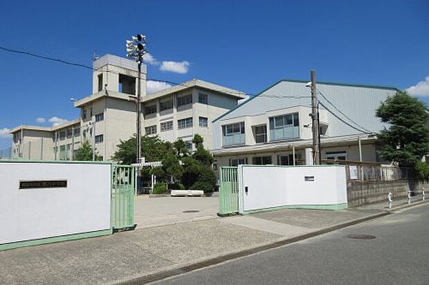 【中学校】寝屋川市立第八中学校まで678ｍ