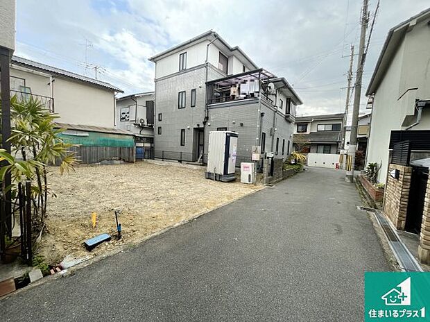 周辺は落ち着いた街並みの住宅地！子育てがしやすい住環境です！まだ未完成ですが、現地でしかわからない事もございます。是非一度ご覧ください。