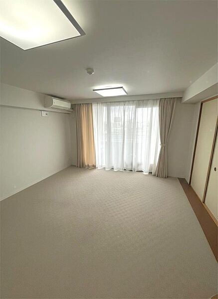 LDKは、隣室の和室とのつながりも活かせる暮らしの中心です。