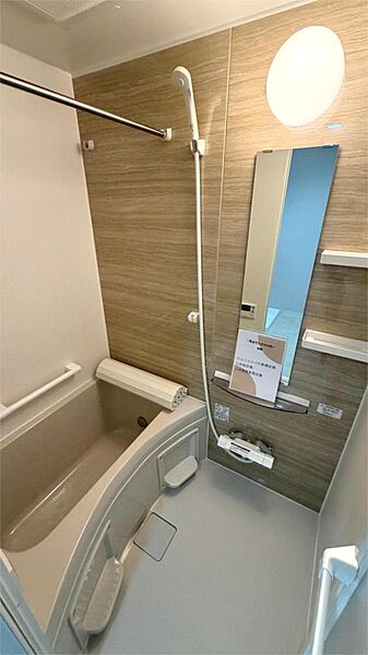 新品交換の浴室♪一日の疲れをゆったり癒せる、上質感あふれる浴室空間です♪