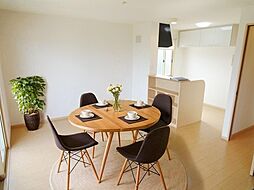 JR可部線 安芸長束駅 徒歩10分の賃貸アパート 2階2LDKのリビング/ダイニング