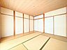 和室：和室でごろんとお昼寝。急な来客にも対応出来ます♪客間としても家族みんなの寛ぎの部屋としても多目的にお使い頂けます。