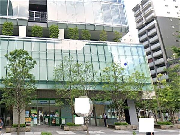 ファミリーマート 桜通本町店名古屋東京海上日動ビルディング1Fにあり。設備・サービス：ATM、マルチコピー、Wi-Fi、セルフレジ 2300m