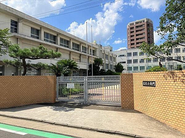 【名古屋市立名北小学校】かかわり合いを通して、笑顔あふれる名北っ子の育成－「大好き！名北」を目指してーを教育目標に掲げています。 540m