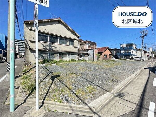 ・【フィール 黒川東店】まで徒歩5分(約370m)・【V・drug 辻本通店】まで徒歩5分(約330m)