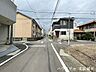 その他：【南側前面道路】幅員約5.3m：車がすれ違える道幅。車1台とベビーカーですれ違っても余裕があります