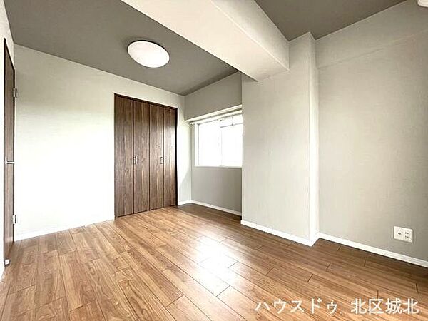 【6.1畳洋室】自分専用の場所があるのでリビングダイニングに自分のものを置きっぱなしにすることもなくなります。