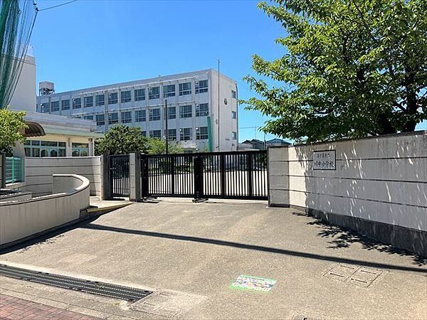 【名古屋市立川中小学校】「考える子・すなおな子・元気な子」を校訓に掲げています。 400m