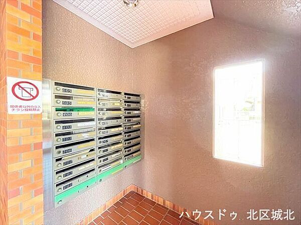 【集合ポスト】建物内の1階に設置することで、部外者が触れにくく、セキュリティが高くなります