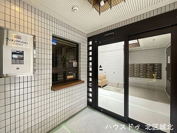 【オートロックと管理人室】オートロック付きのエントランスは防犯性も高く安心して暮らすことができます