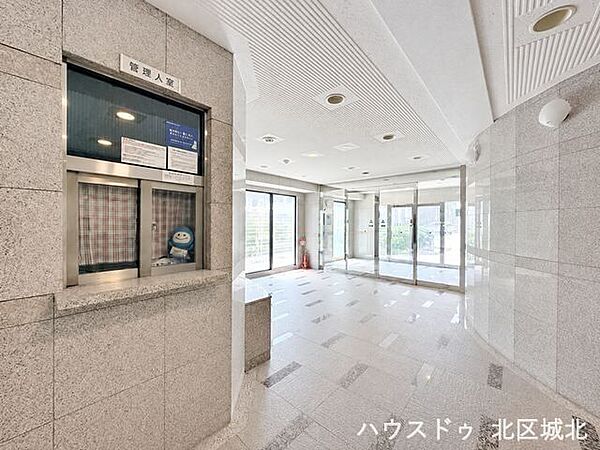 清潔感のあるロビー。管理人室があり管理体制も良好です。