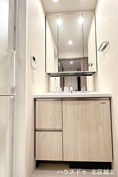 収納豊富な洗面台◎洗面周りも片付きますね（2024年2月2日　撮影）
