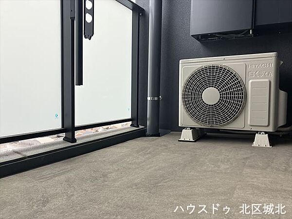 広さのあるバルコニーで洗濯物もたっぷり干せます。日々の家事が快適に。（2024年1月15日　撮影）