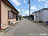 その他：【南側前面道路】幅員約5.3ｍ前面道路。道幅が広すぎると交通量が増えてしまうのも心配ですので、これぐらいが理想的な道幅なのかもしれませんね。