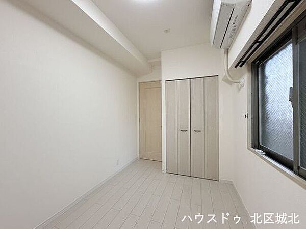 【5.2帖洋室】クローゼット付きお部屋。季節物の整理に便利で、使い勝手の良い洋室収納です。