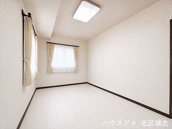 自分専用の場所があるので、リビングダイニングに自分のものを置きっぱなしにすることもなくなります。※実際の写真をもとに家具等をCGで除去したものになります