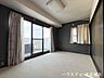 洋室：窓からたっぷりと陽光がふりそそぐ明るい空間です。心地よい毎日を過ごせる空間です。※実際の写真をもとに家具等をCGで除去したものになります