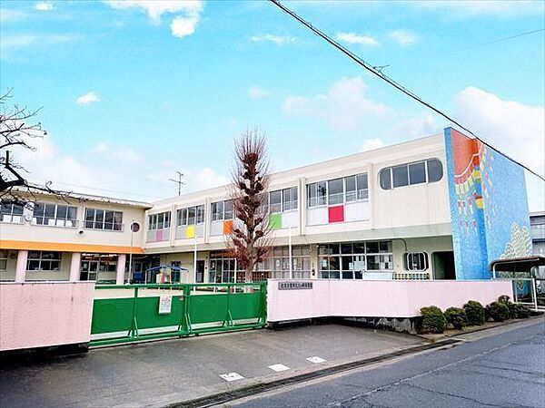 【六ツ師保育園】子ども一人一人を大切にし、保護者からも信頼され、地域に根ざした保育園を目指します。【開設時間】7：30-18：30 850m