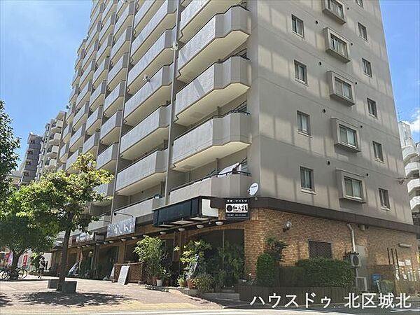 六郷小学校まで徒歩4分、大曽根中学校まで徒歩22分です。スーパーやドラッグストアなどが徒歩圏内に揃う周辺環境充実の立地です♪