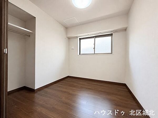 【4.5帖洋室】クローゼット付きお部屋。季節物の整理に便利で、使い勝手の良い洋室収納です。