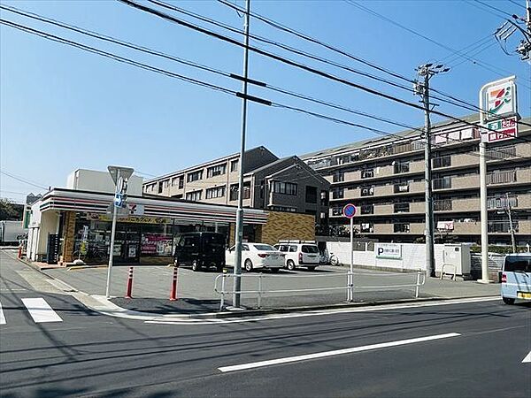 【セブンイレブン名古屋笹塚町店】24時間営業。スローガンは「近くて便利」。地域の人へのサービスを重視し、配達サービスにも力を入れている。（電子マネー利用可　ＡＴＭあり　ネット通販あり）nanaco…