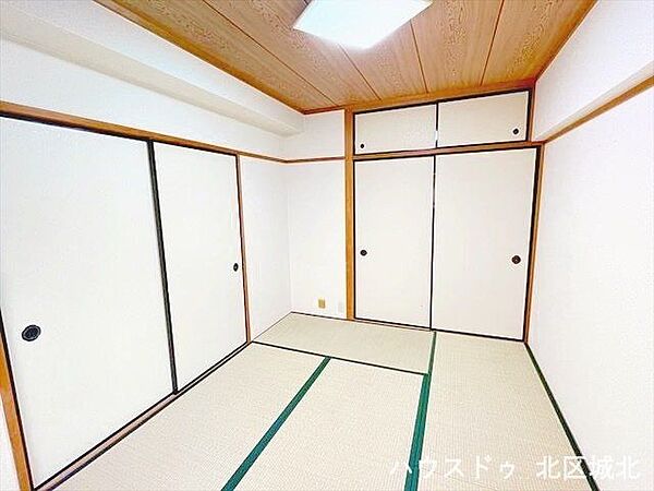 6帖和室：押入収納付きです。布団や座布団などが収納できます。※賃貸前の写真です