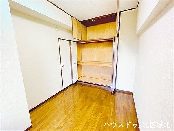 北側洋室:大きなクローゼット付きです♪※賃貸前の写真です