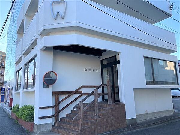 松野歯科【松野歯科】歯科、小児歯科診療時間：9：00-12：00　15：00-19：00休診日：木・土曜午後・日・祝 300m
