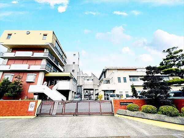 【北名古屋市立熊野中学校】教育目標：生きる力を育む。「規則正しい生活を心がけ、計画的に学習に取り組み、心身共に健康でいよう。」 1310m