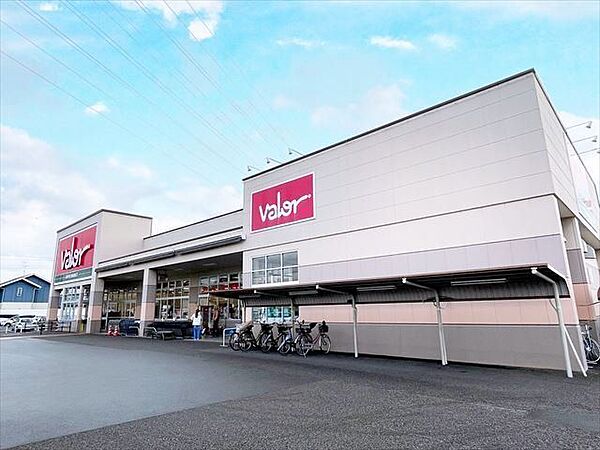 【バロー師勝店】営業時間：10時00分~20時00分(土日：9時30分~20時00分)定休日：無休(年始のみ休み)駐車場：ありテナント：パン屋、薬局アクセス：西春駅出口1から徒歩約 1360m