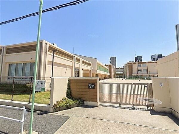 名古屋市立なごや小学校【校訓】「あかるく　なかよく　すこやかに」・校章　デザイン意味・・3校がひとつになり、なかよく伸びやかに学んでいく様子を頭文字のNで表しました。 1300m