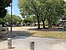 周辺：【喜惣治第二公園】緑が多い、グラウンドの広い公園です。ブランコ、シーソー、滑り台等の遊具があります。 260m