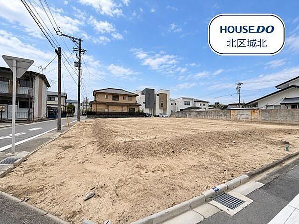 ◆建築条件なし！お好きなハウスメーカーで建築可能◆敷地33坪超！家族に合わせた住まいづくりを楽しめます◆前面道路約4.3ｍ・約5.3ｍ！角地ならではの開放的な区画