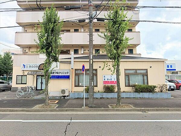 【川原皮フ科クリニック】皮膚科専門医による診療を実施。皮膚のお悩みを気軽に相談できるクリニックです。無料駐車場10台を備え、お車でも通院しやすい環境です。 410m