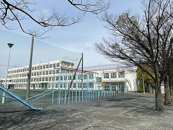 【名古屋市立浮野小学校】明るく　　心身ともに健康で　明るい子なかよく　　心豊かに　なかよく　生活する子正しく　　 よく考え　正しく判断する子 400m
