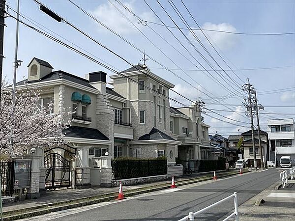 【うきの風の子保育園】開所時間：7：30～19：30（土曜日　7：30～18：30）保育目標：一人ひとりの命を大切に育んでいく　～一元の世界・キリスト教精神に基づく～ 590m