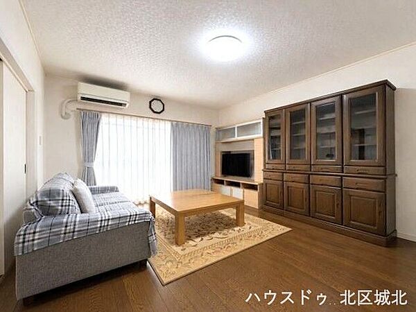 家具のレイアウトもしやすく、家族団らんの時間をゆったり過ごせる空間です。※実際の写真をもとに家具等をCGで除去したものになります