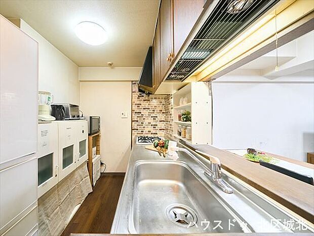 冷蔵庫や食器棚を置くスペースも充分あります。