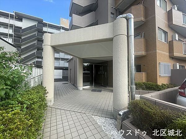 帰るたびに気分が上がる、洗練されたエントランスが魅力です。