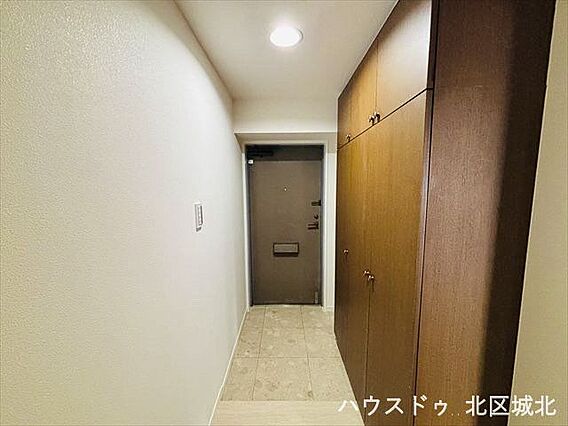 天井まである玄...