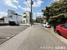 その他：幅員約5.9mの南西側前面道路です。道路幅にゆとりがあるので、車種を選びません。大きめの車を乗りたい方にもオススメです。